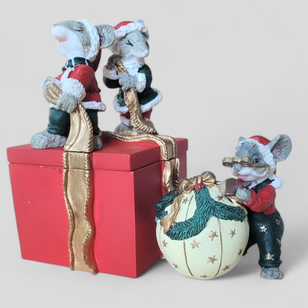 Vintage Dezine 1994 Set of 2 Christmas Mice Figurines